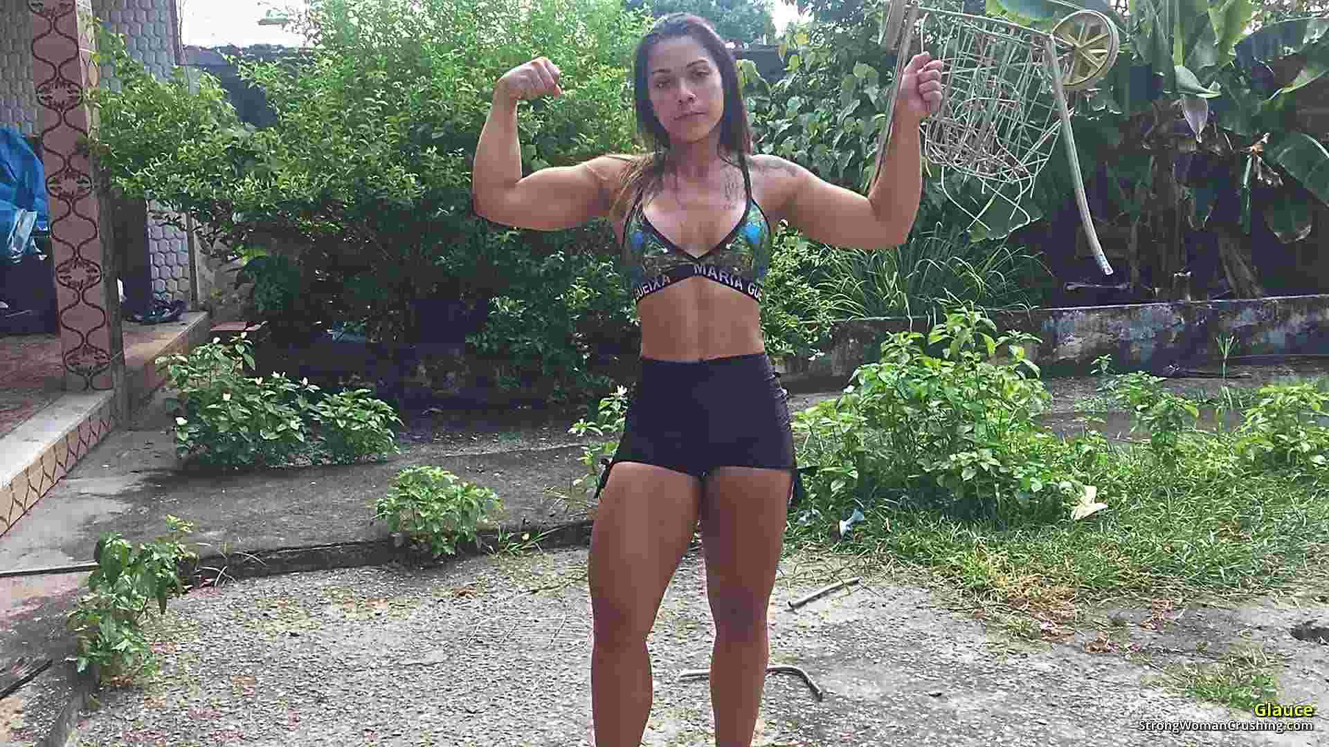 Glauce destroy a metal cart