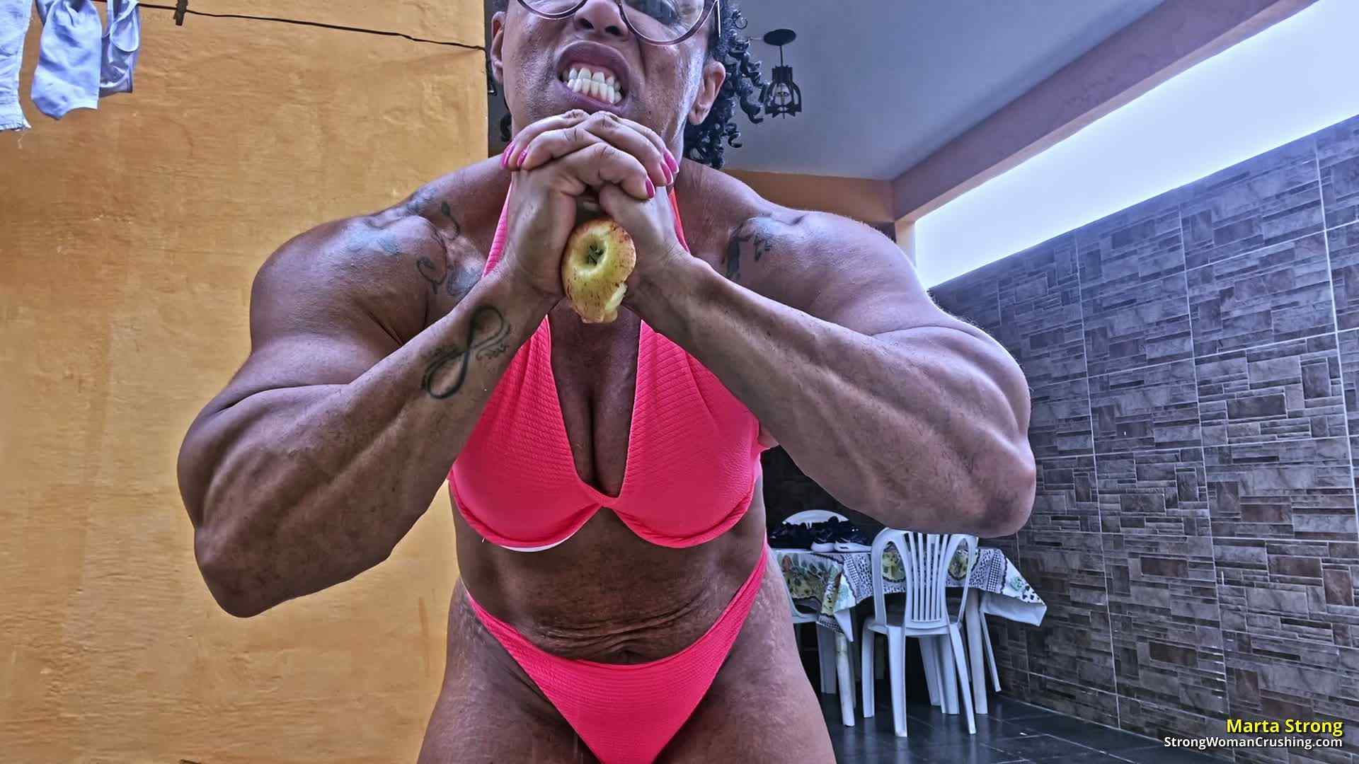 Marta Strong crushes apples with muscle power