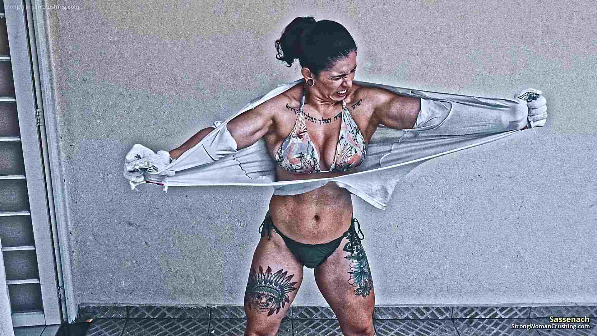 Sassenach Hulks Out from Shirt