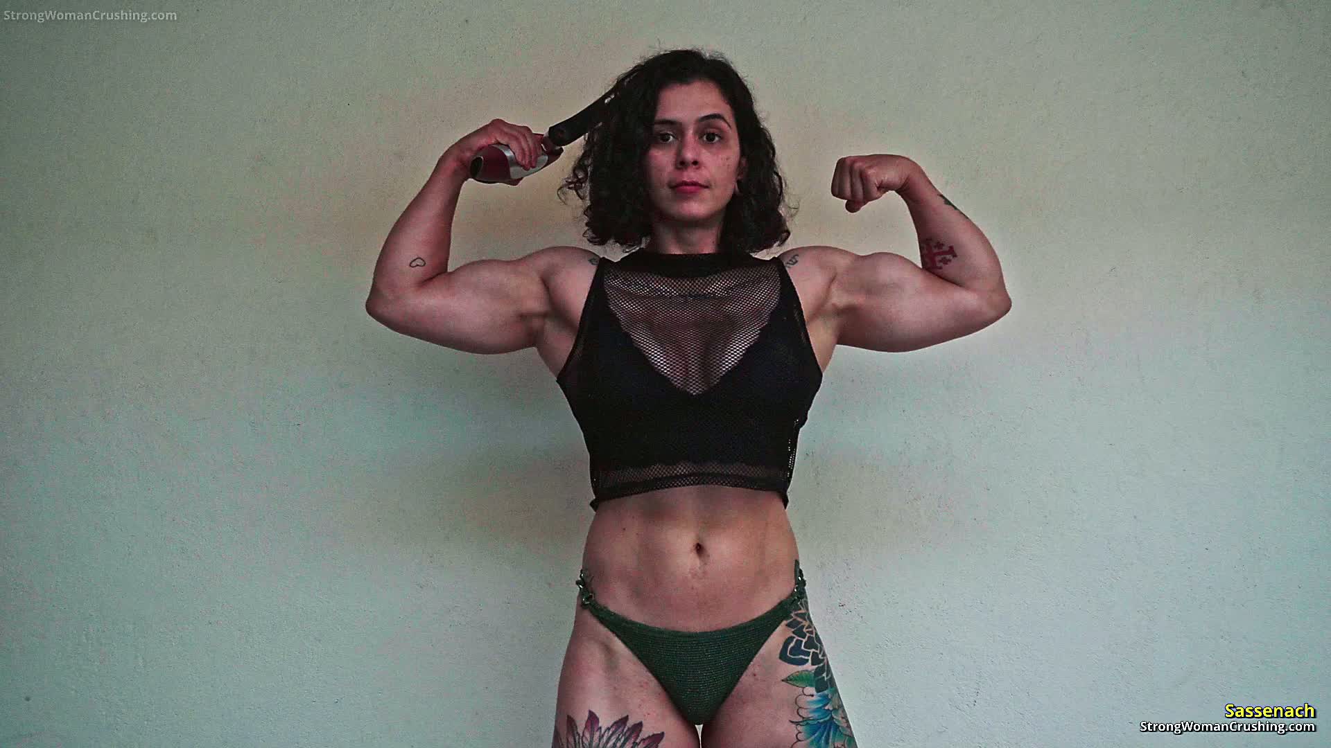 Sasenach shows her muscular power, crushing the metal pan