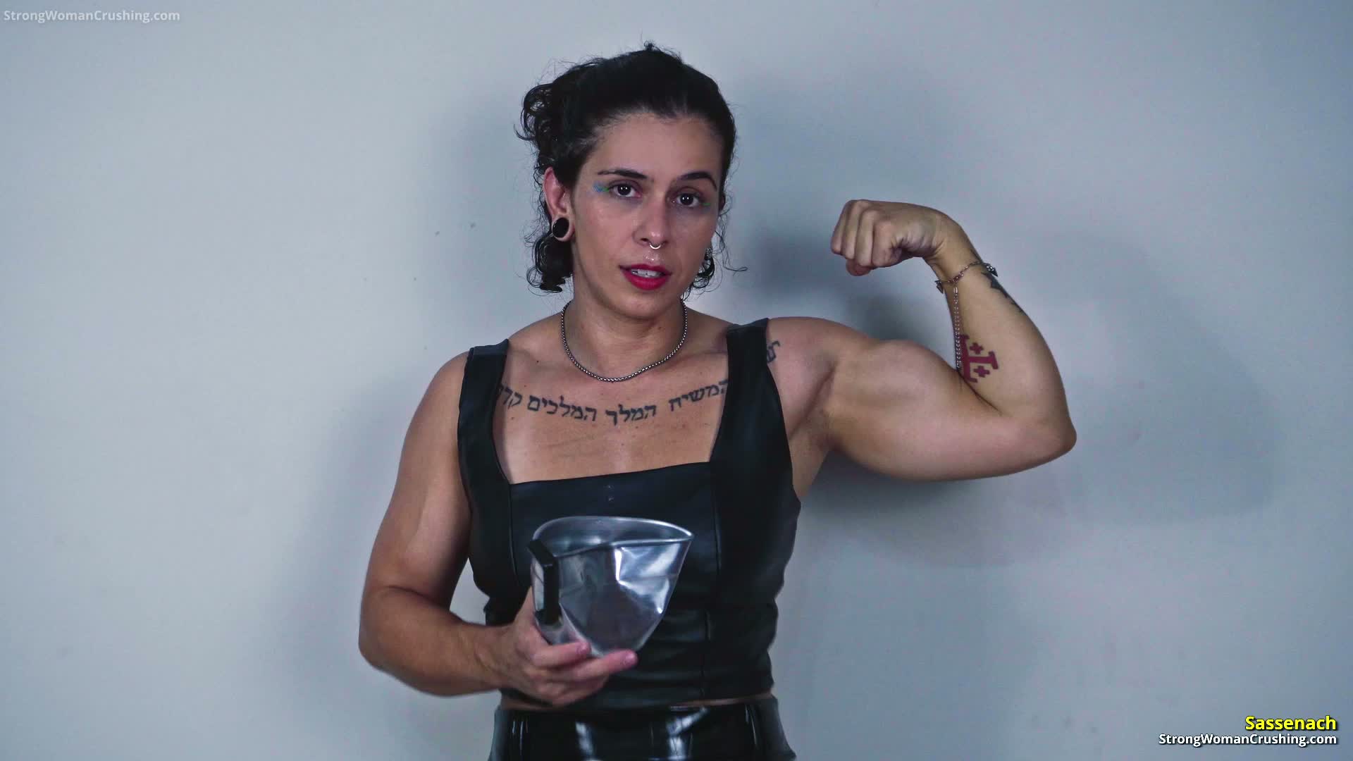Sassenach in Leather Destroys Metal Pan