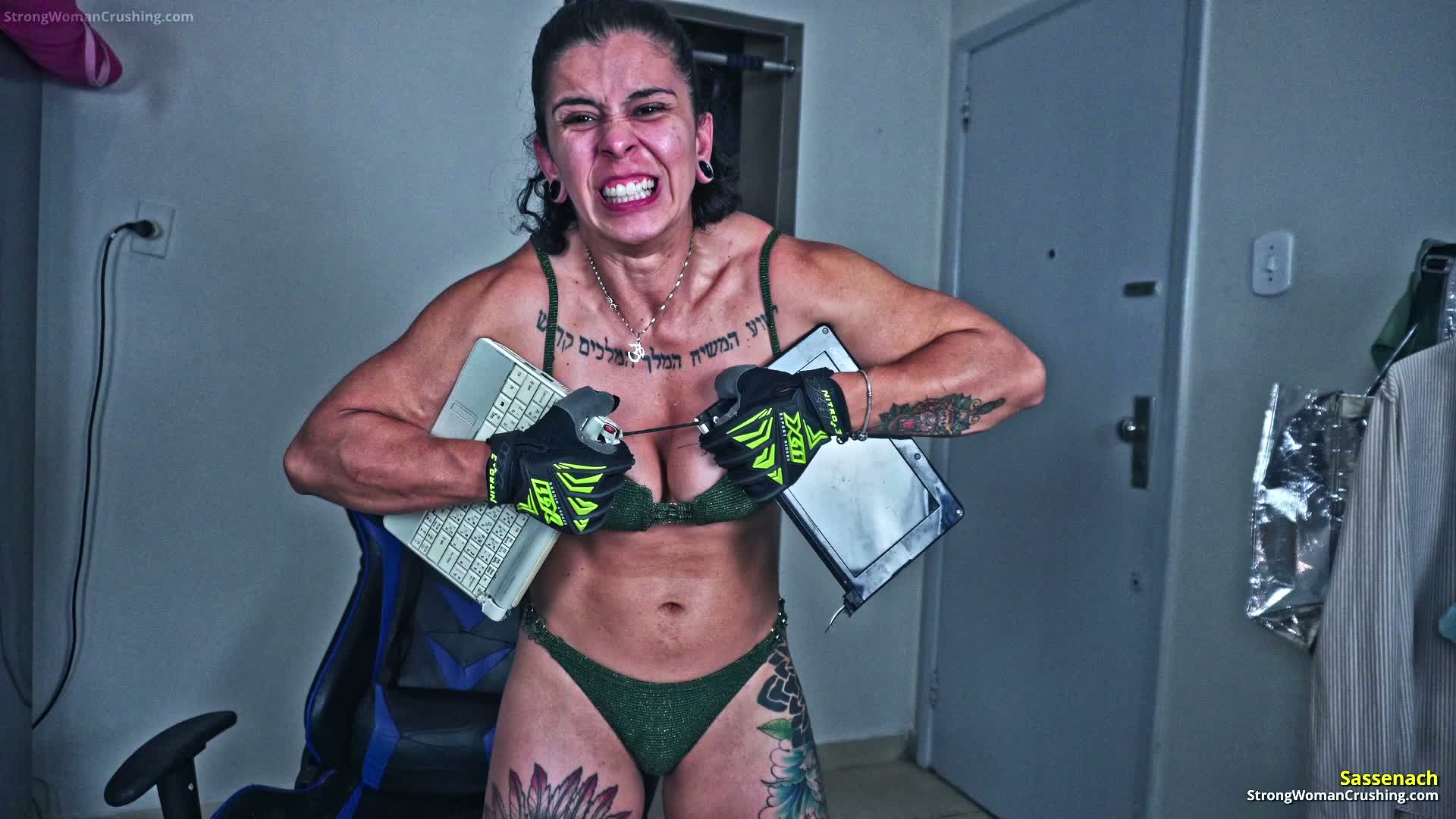 Sassenach uses her muscles and obliterates a notebook