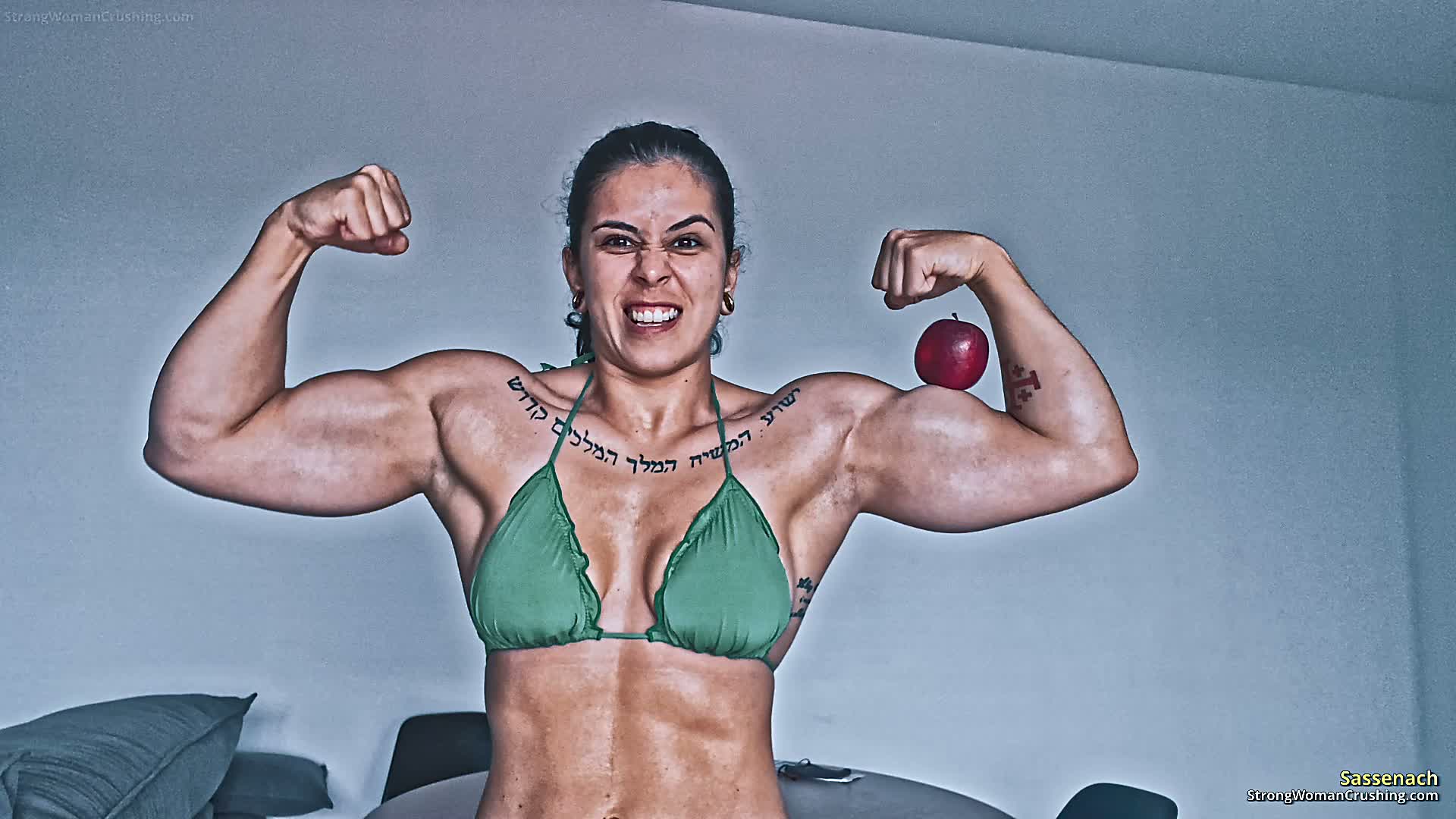 Sassenach biceps for apple crushing