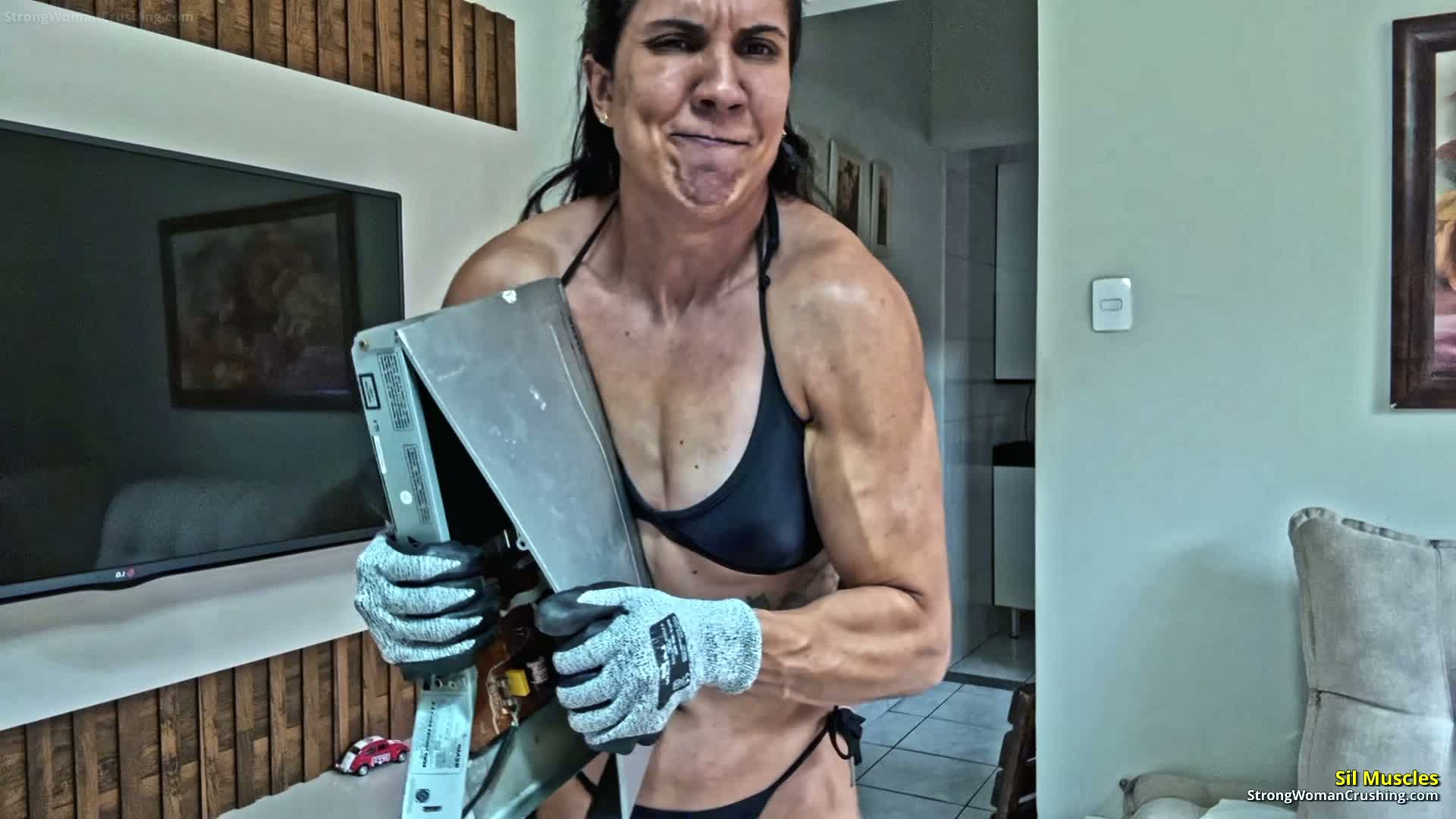 Sill Muscle obliterates a DVD player